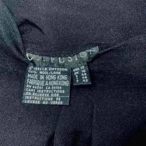 Vintage circa 92, wool blend black pencil skirt with pockets!! Size 12. - Picture 2 of 2